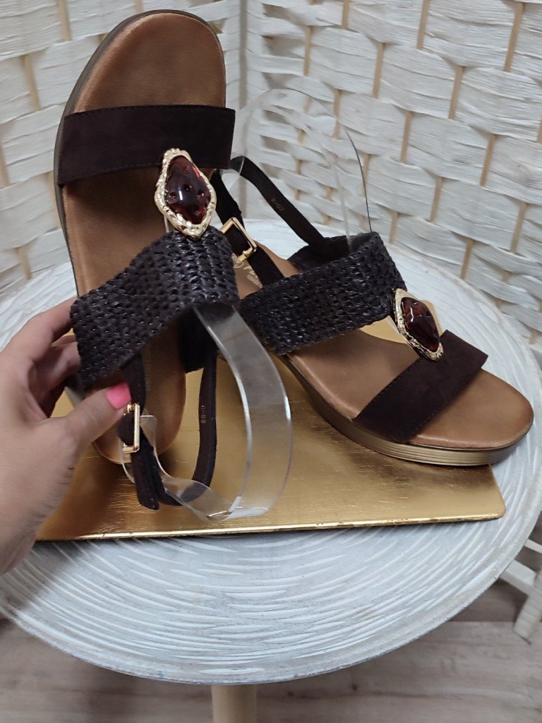 SANDALIAS VALERIA MARRÓN.