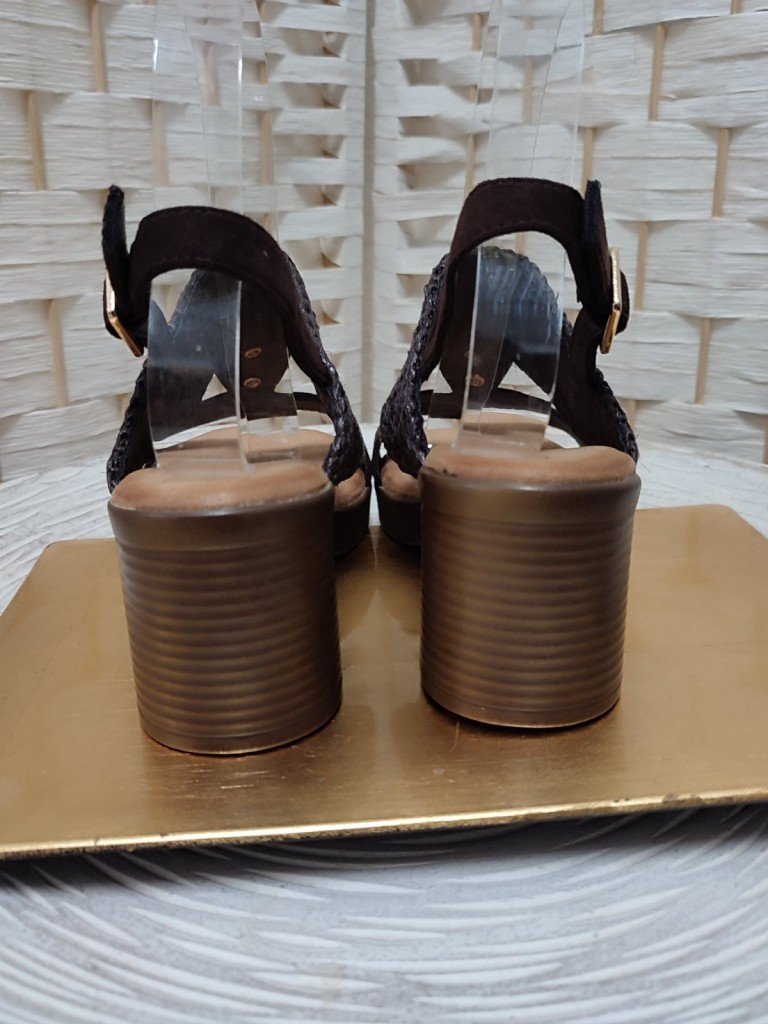 SANDALIAS VALERIA MARRÓN.