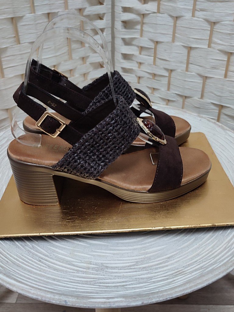 SANDALIAS VALERIA MARRÓN.