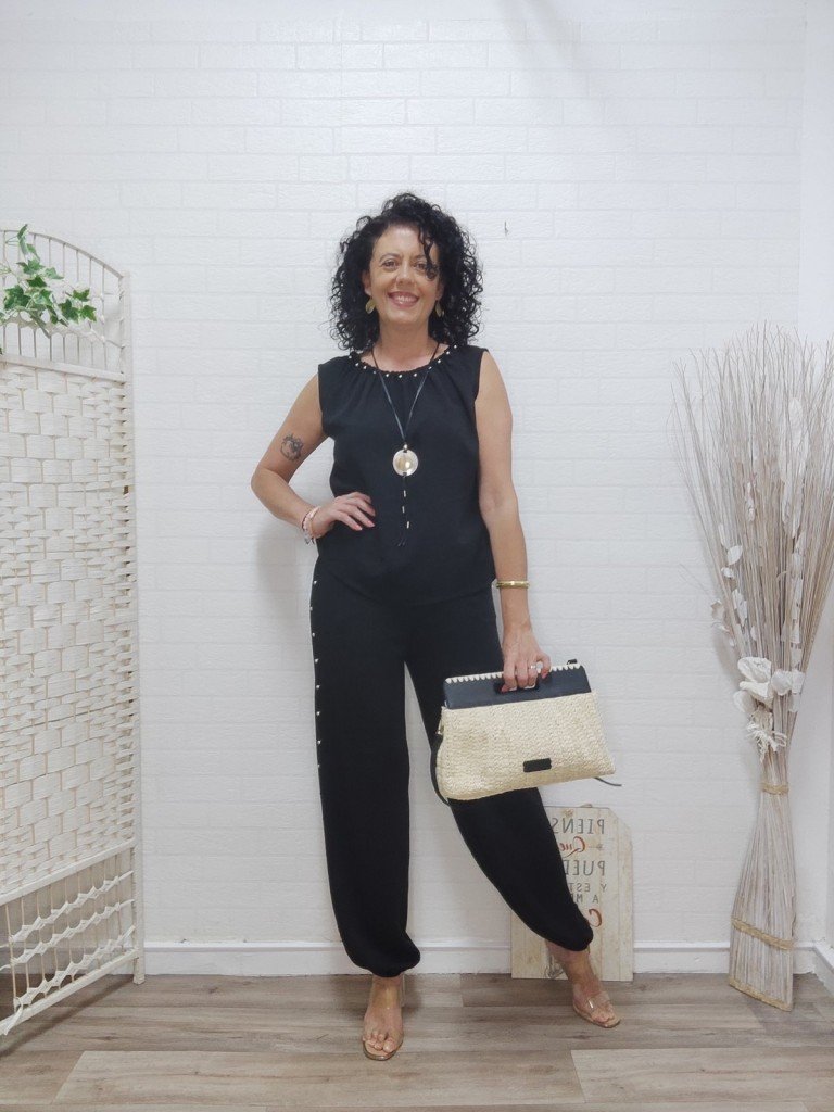 CONJUNTO TACHAS NEGRO.