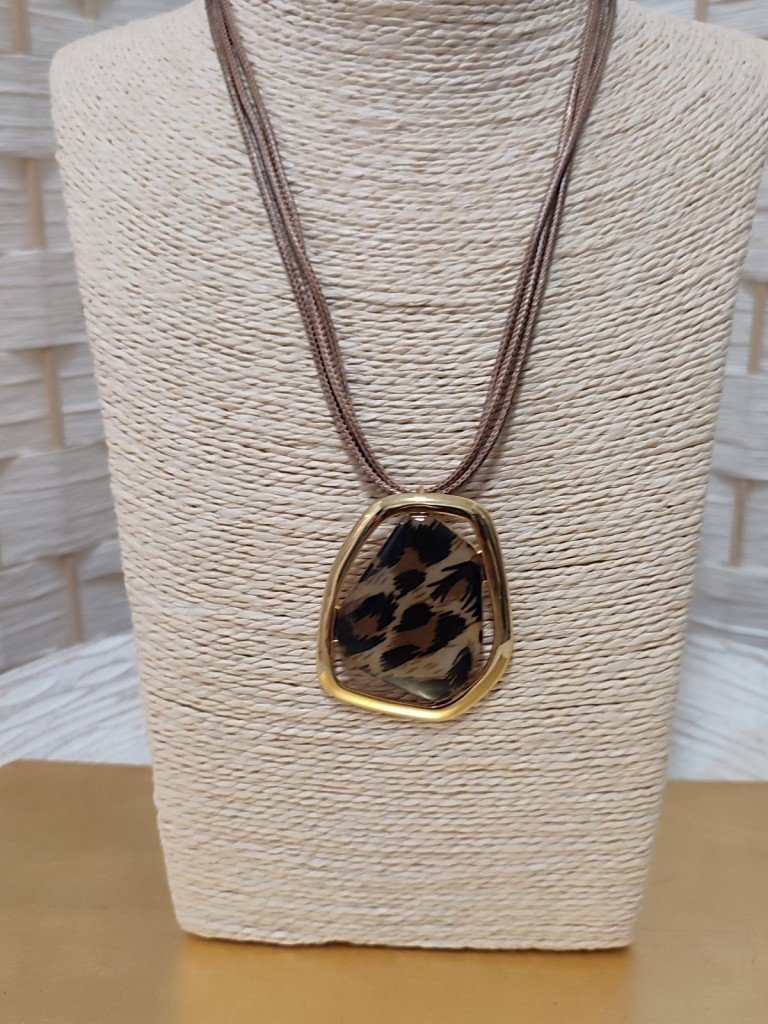COLLAR PIEDRA .