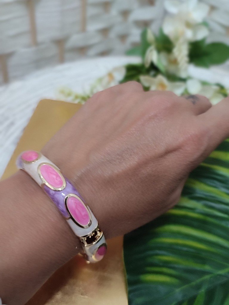 PULSERA YENI.