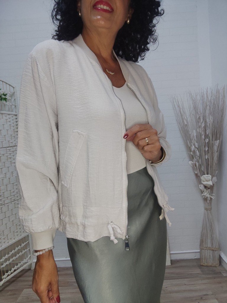 BOMBER CÁCERES BEIGE.