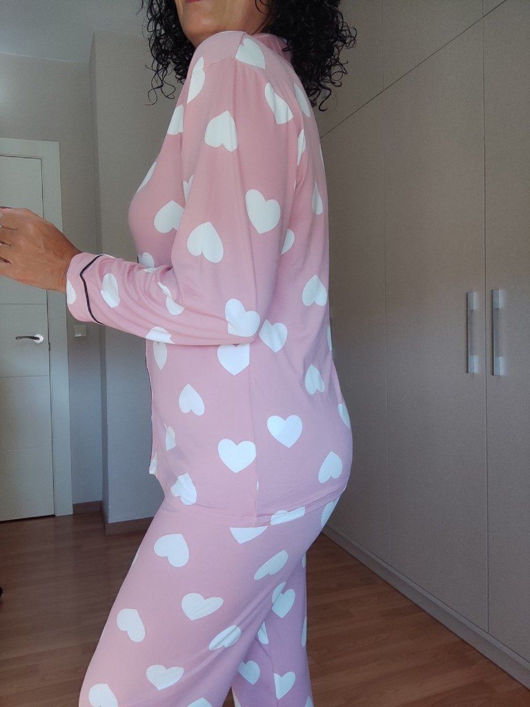 PIJAMA CORAZÓN ROSA. 2
