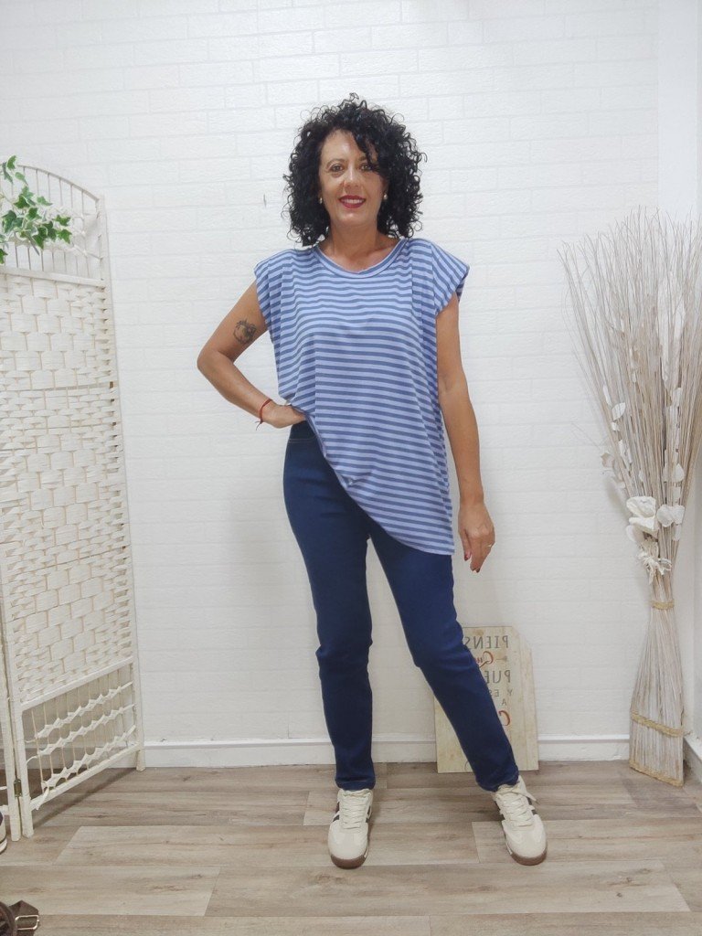 CAMISETA LIZ CELESTE.