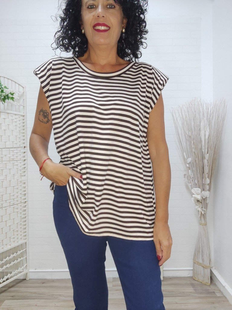 CAMISETA LIZ MARRÓN.