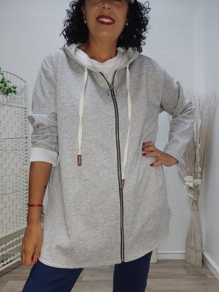 CHAQUETA SPORT GRIS.