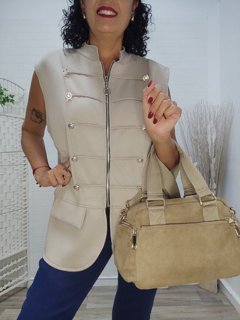 CHALECO MARU BEIGE.