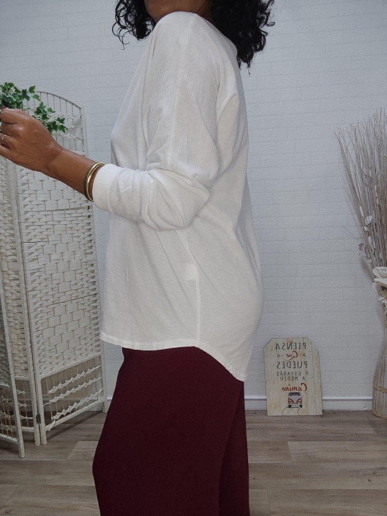 CAMISETA TACHAS CURVY.