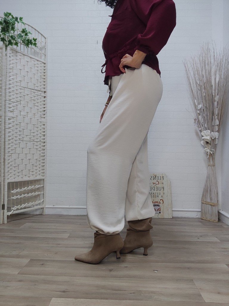 PANTALÓN BOMBACHO BEIGE.