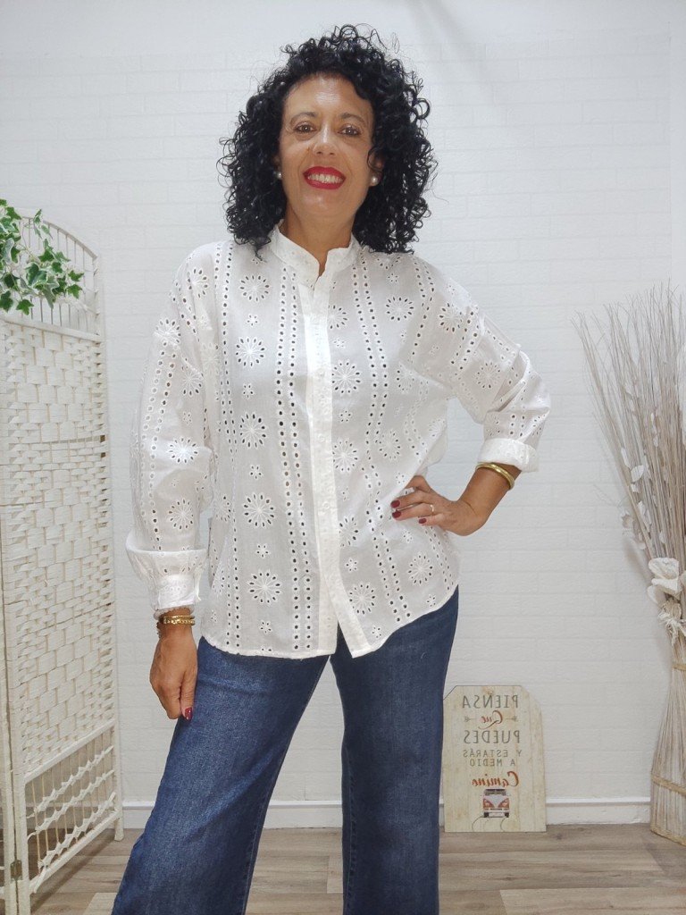 CAMISA ROMÁNTICA BLANCA.