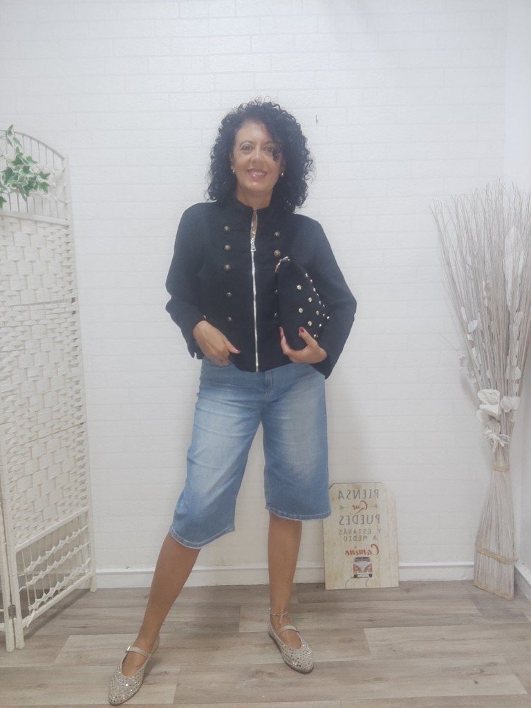 CHAQUETA MAYTE NEGRA. 2