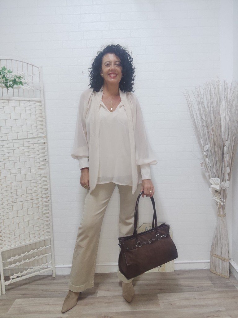BLUSA LEONOR BEIGE.