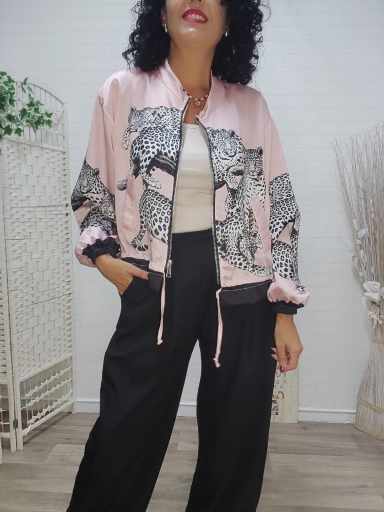 BOMBER PINK.