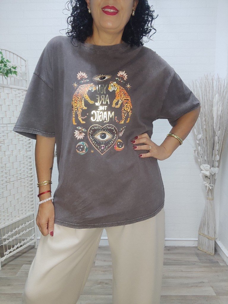 CAMISETA MÁGICA GRIS. 2