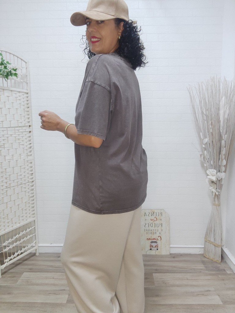 CAMISETA MÁGICA GRIS.