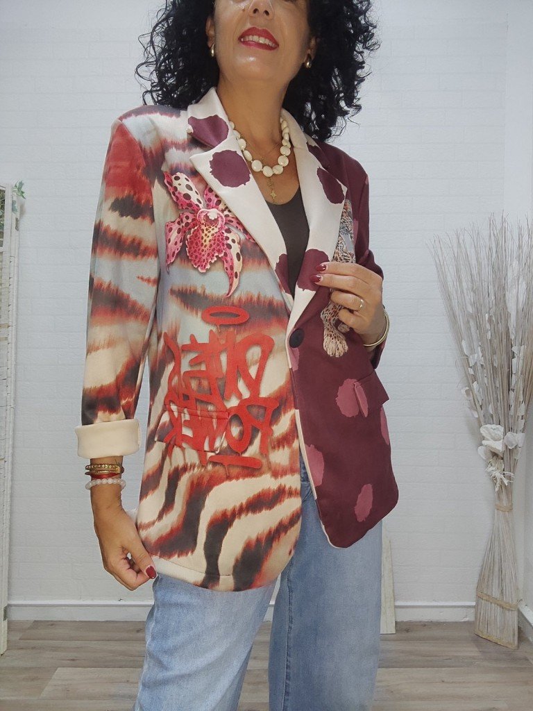 CHAQUETA LOVE.
