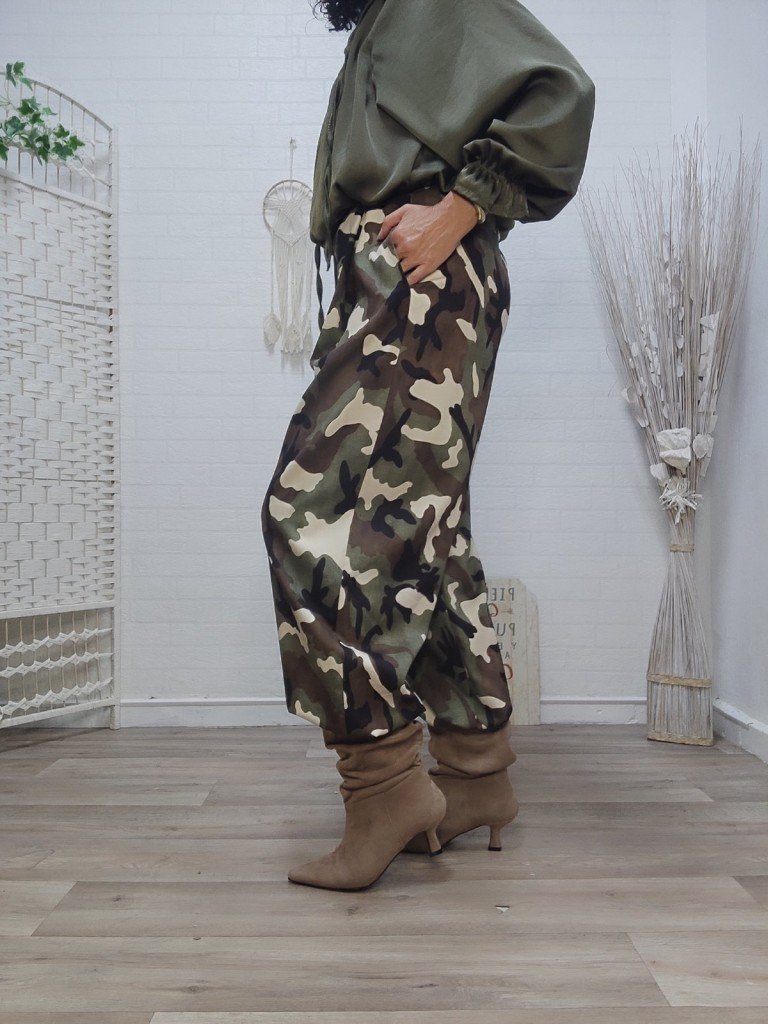 PANTALÓN CAMUFLAJE. 2