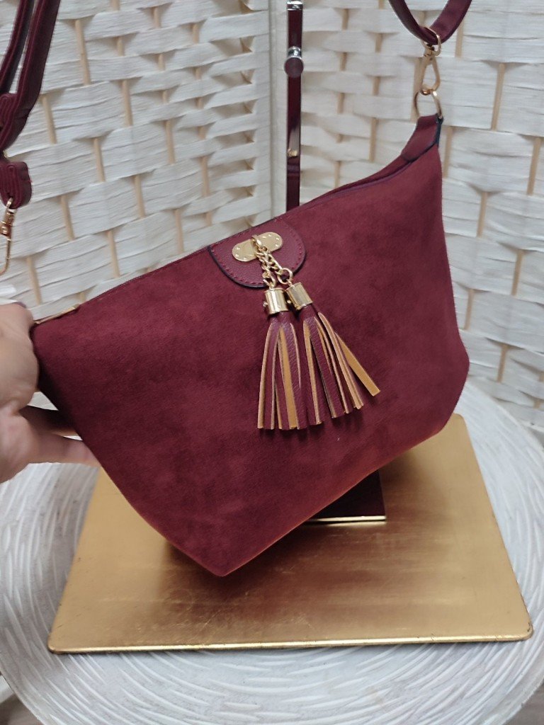 BOLSO VIOLETA BURDEOS.