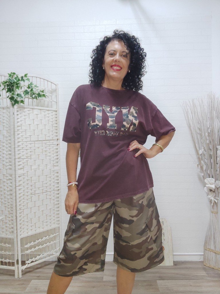 CAMISETA NYC BURDEOS.
