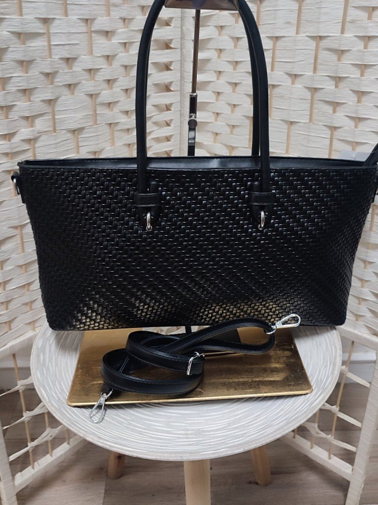 BOLSO TRENZADO NEGRO.