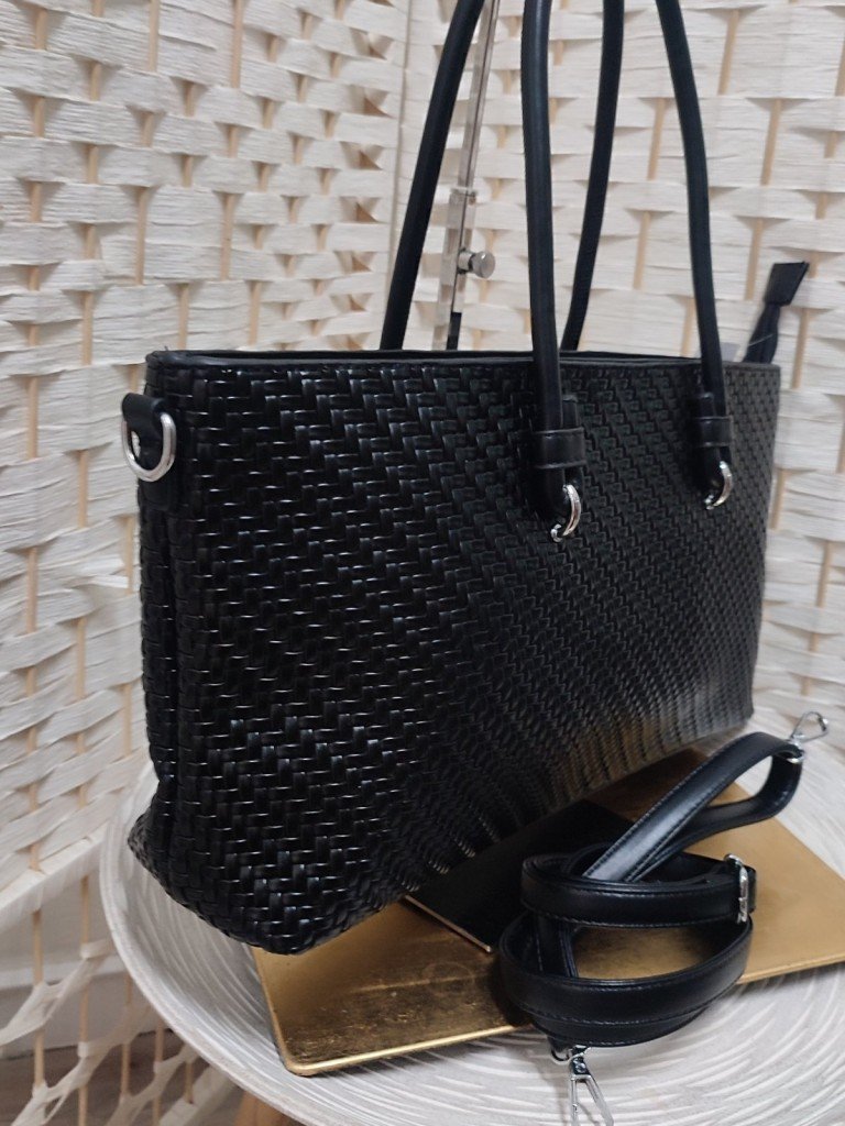 BOLSO TRENZADO NEGRO.