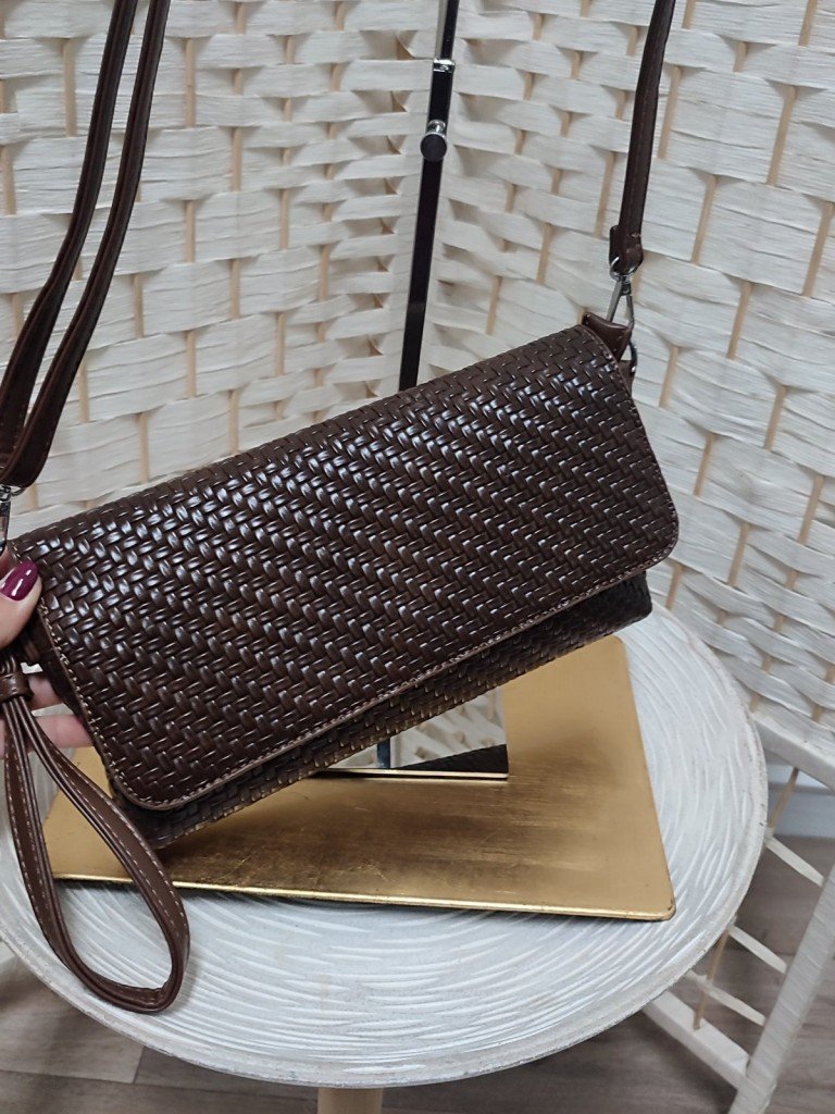 CARTERA LETICIA MARRÓN.