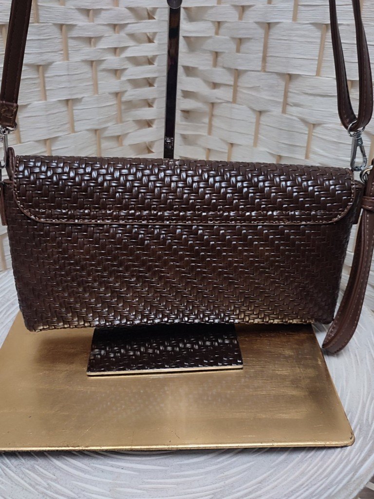 CARTERA LETICIA MARRÓN.