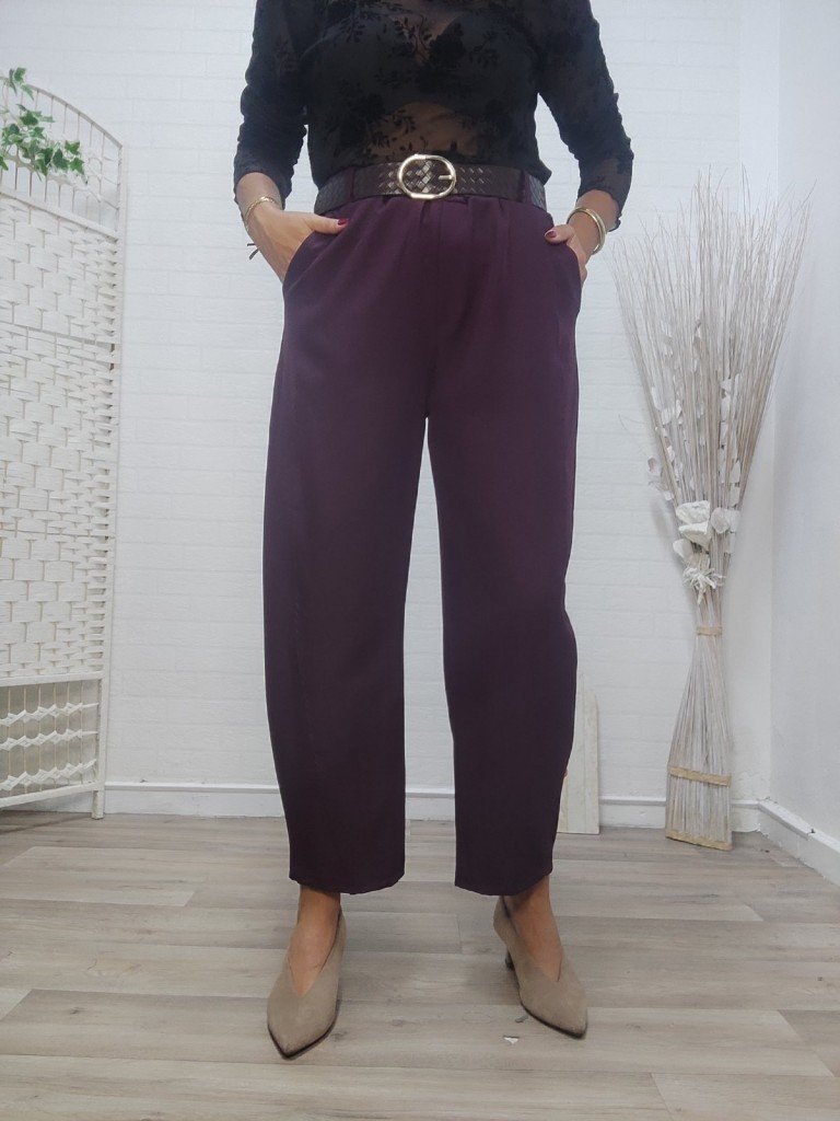 PANTALÓN CAPRI BURDEOS.