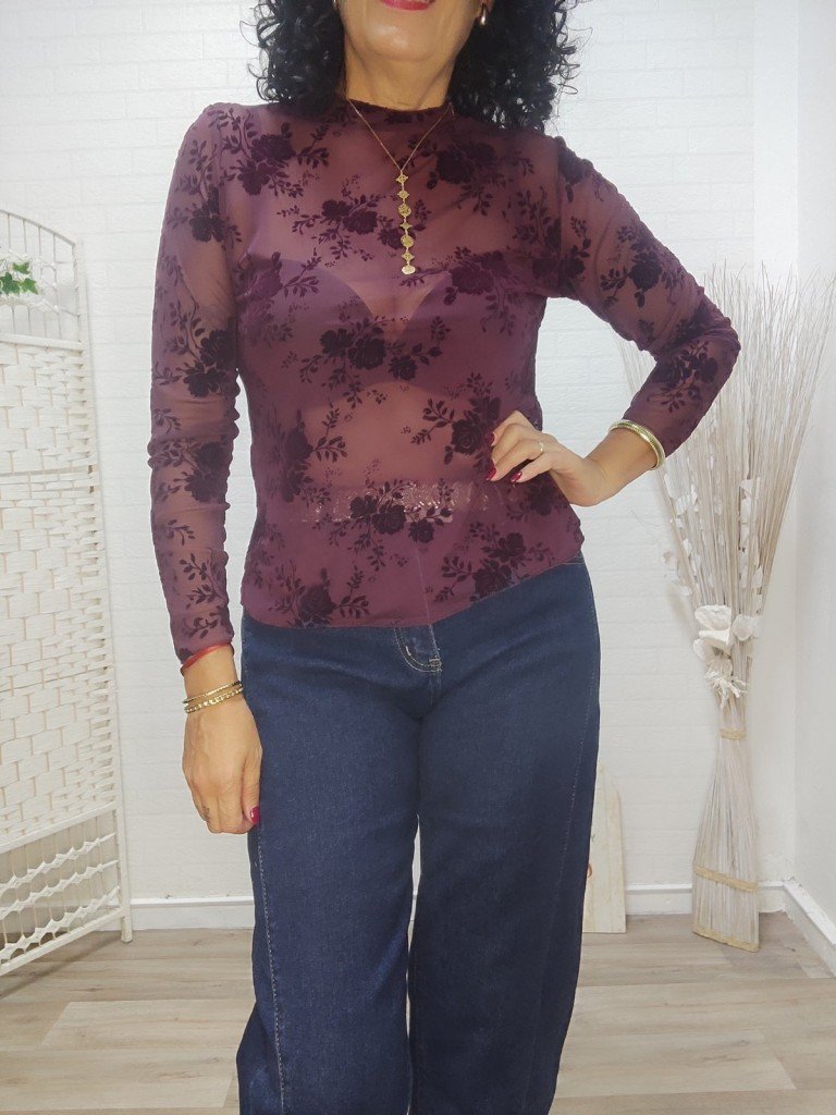 CAMISETA TRANSPARENTE BURDEOS.