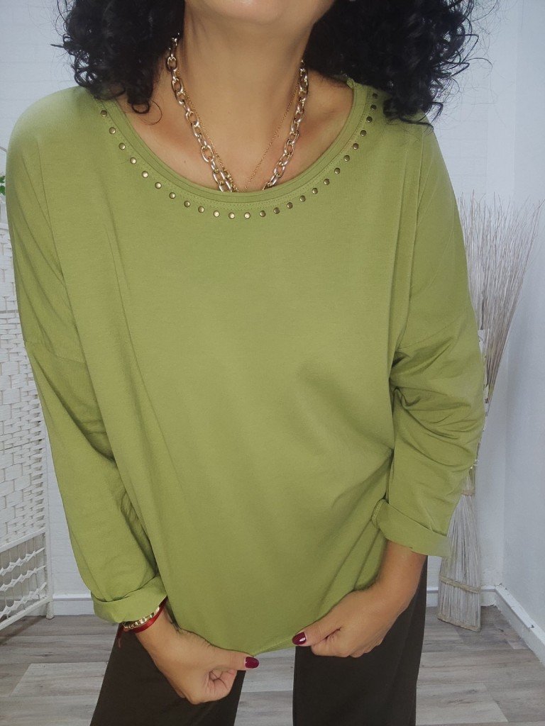 CAMISETA CURVY TACHAS.