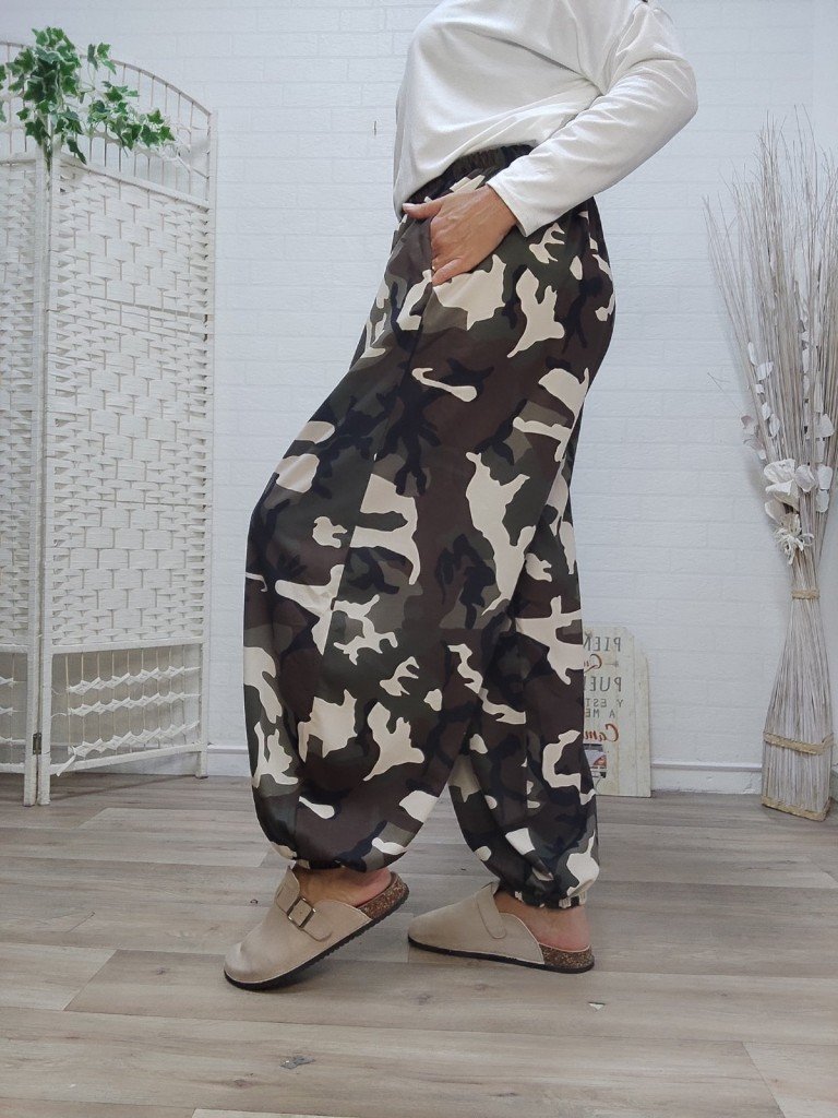 PANTALON CAMUFLAJE CURVY.