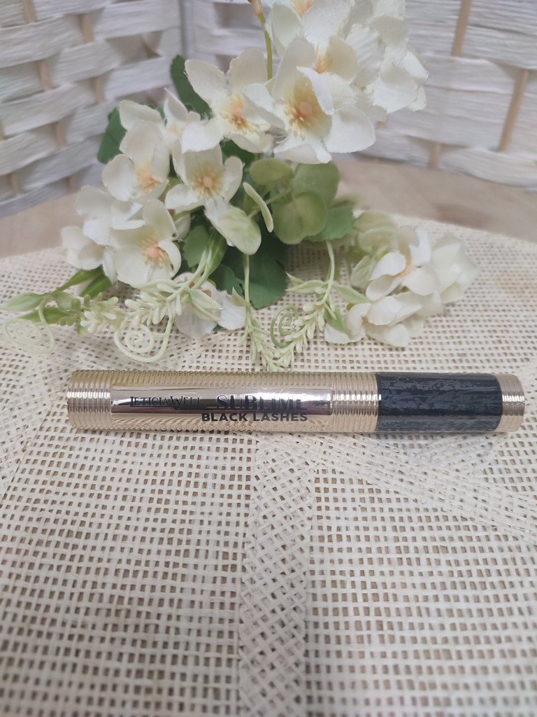 MASCARA PESTAÑAS NEGRA. 2