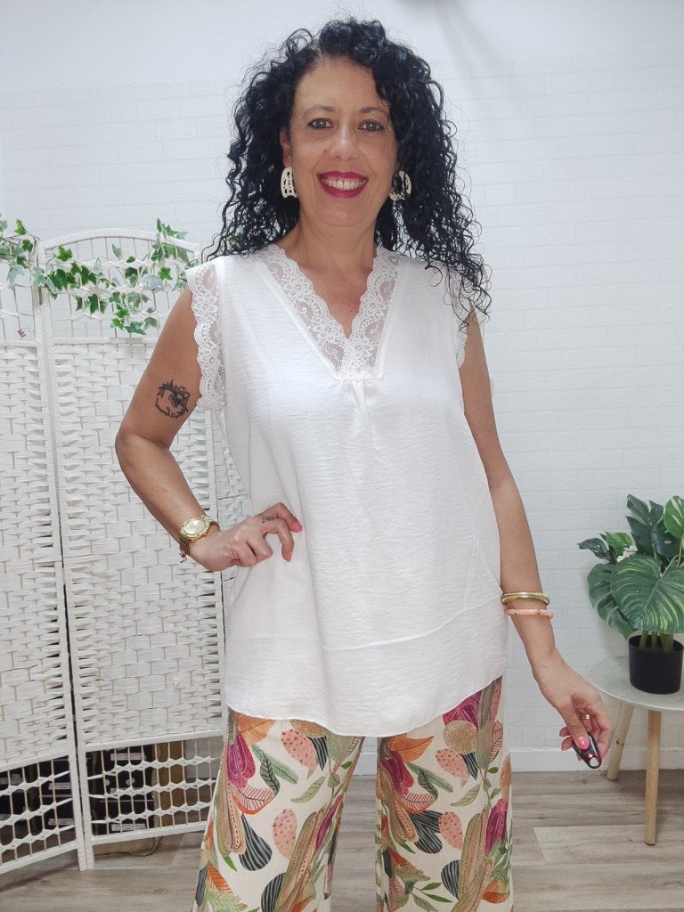 BLUSA LENCERA.